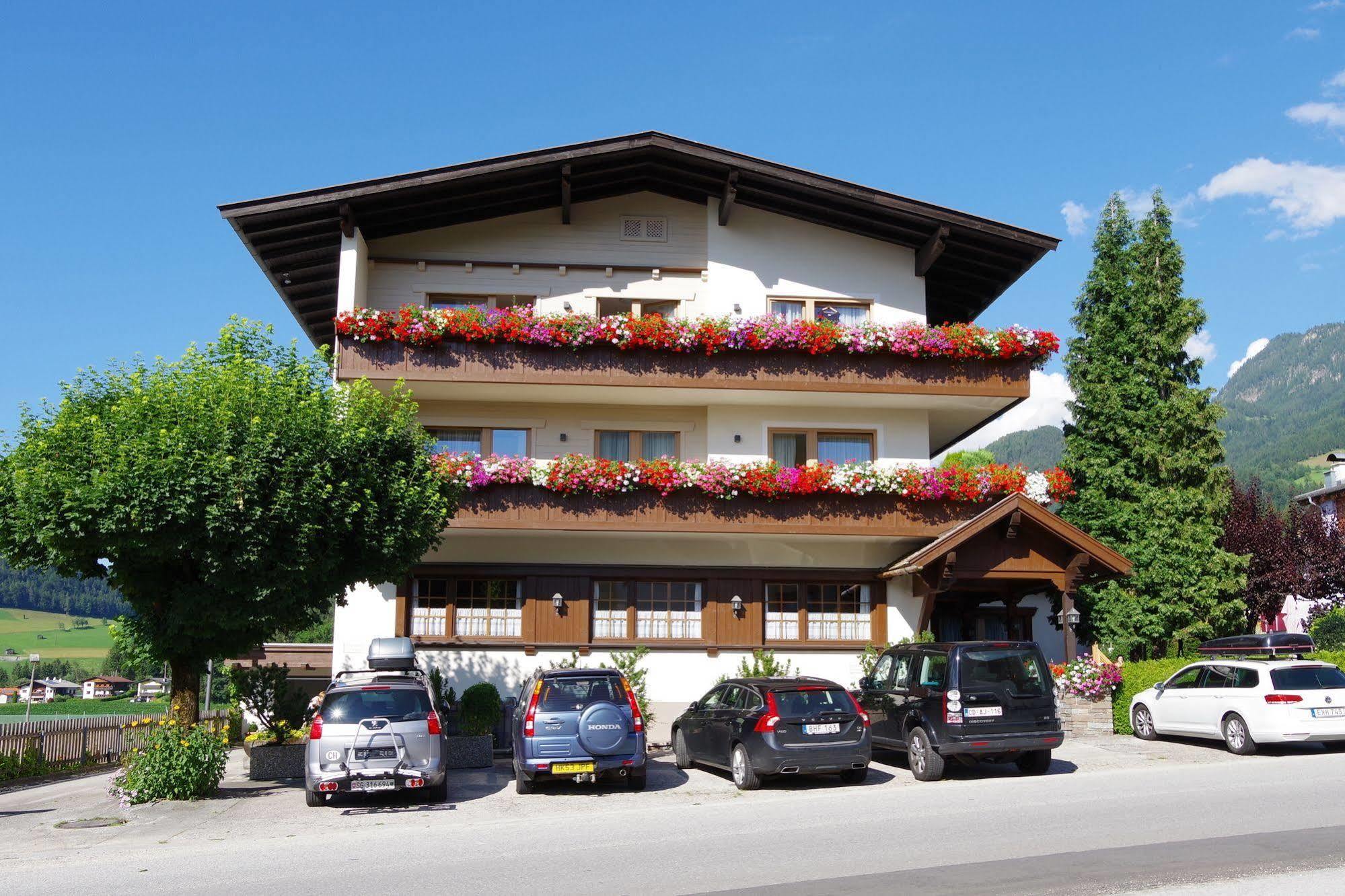 Aparthotel Angerer Alpine Suiten Und Familienappartements Tirol